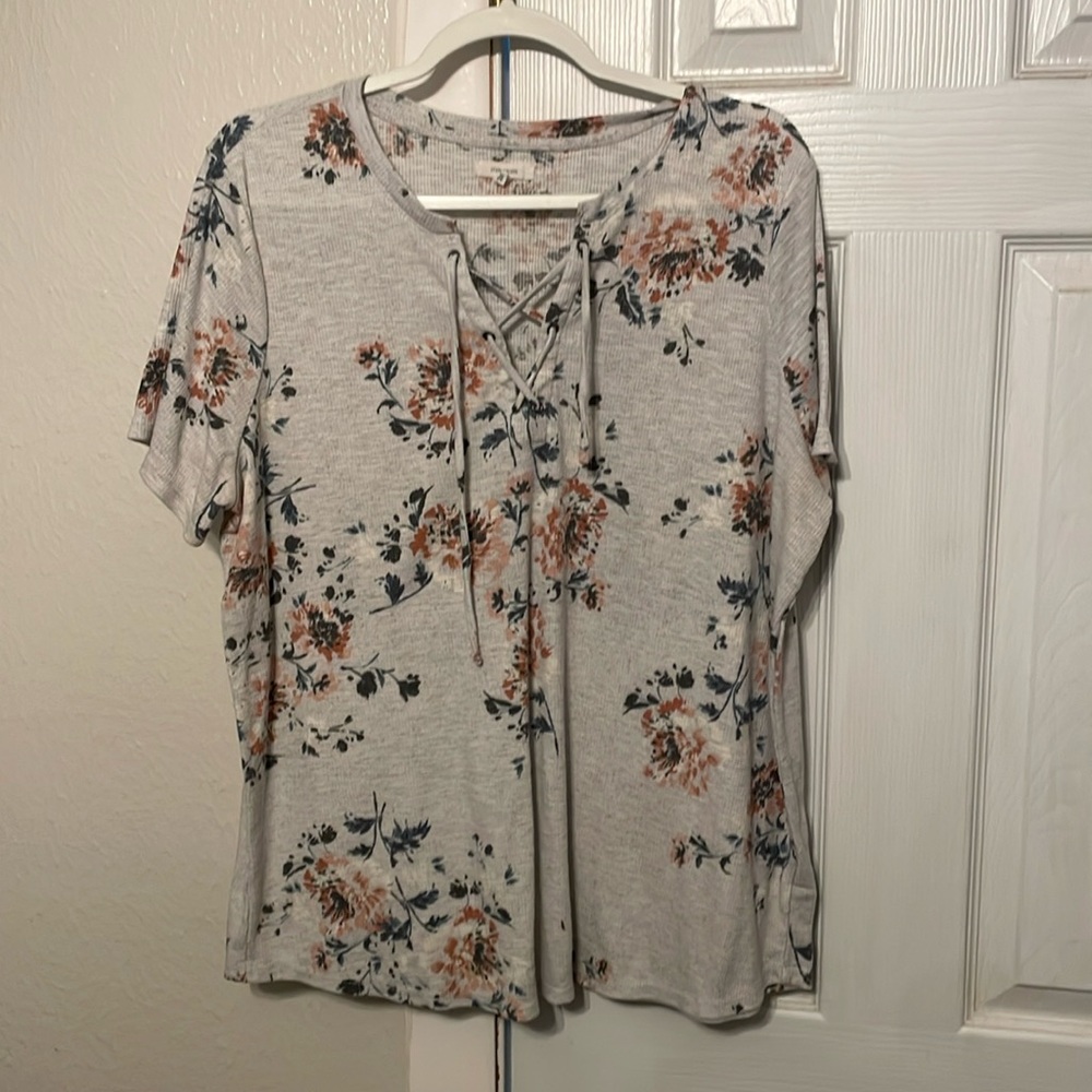 Women’s plus size floral top